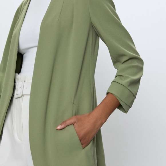 Aritzia Jackets & Blazers - Babaton
Power Hip Blazer - Sage Frost